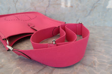 Load image into Gallery viewer, HERMES EVELYNE 3PM Epsom leather Rose tyrien □O Engraving Shoulder bag 700070170