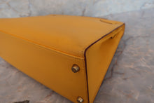 Load image into Gallery viewer, HERMES KELLY 32 Graine Couchevel leather Jaune 〇W Engraving Shoulder bag 700080175