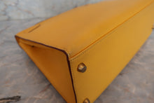 Load image into Gallery viewer, HERMES KELLY 32 Graine Couchevel leather Jaune 〇W Engraving Shoulder bag 700080175