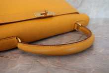 Load image into Gallery viewer, HERMES KELLY 32 Graine Couchevel leather Jaune 〇W Engraving Shoulder bag 700080175