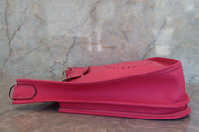 Load image into Gallery viewer, HERMES EVELYNE 3PM Epsom leather Rose tyrien □O Engraving Shoulder bag 700070170