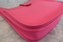 Load image into Gallery viewer, HERMES EVELYNE 3PM Epsom leather Rose tyrien □O Engraving Shoulder bag 700070170