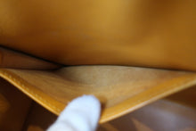 Load image into Gallery viewer, HERMES KELLY 32 Graine Couchevel leather Jaune 〇W Engraving Shoulder bag 700080175