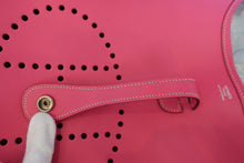 Load image into Gallery viewer, HERMES EVELYNE 3PM Epsom leather Rose tyrien □O Engraving Shoulder bag 700070170