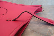 Load image into Gallery viewer, HERMES EVELYNE 3PM Epsom leather Rose tyrien □O Engraving Shoulder bag 700070170