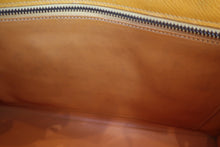 Load image into Gallery viewer, HERMES KELLY 32 Graine Couchevel leather Jaune 〇W Engraving Shoulder bag 700080175