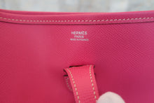 Load image into Gallery viewer, HERMES EVELYNE 3PM Epsom leather Rose tyrien □O Engraving Shoulder bag 700070170