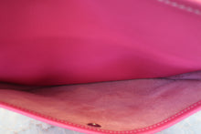 Load image into Gallery viewer, HERMES EVELYNE 3PM Epsom leather Rose tyrien □O Engraving Shoulder bag 700070170