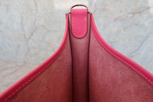 Load image into Gallery viewer, HERMES EVELYNE 3PM Epsom leather Rose tyrien □O Engraving Shoulder bag 700070170