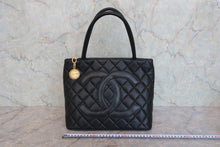 Load image into Gallery viewer, CHANEL Medallion Tote Caviar skin Black/Gold hadware Tote bag 800080025