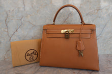Load image into Gallery viewer, HERMES KELLY 28 Graine Couchevel leather Natural Hand bag 700050287