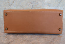 Load image into Gallery viewer, HERMES KELLY 28 Graine Couchevel leather Natural Hand bag 700050287