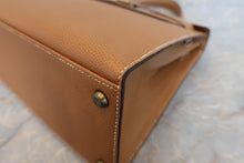 Load image into Gallery viewer, HERMES KELLY 28 Graine Couchevel leather Natural Hand bag 700050287