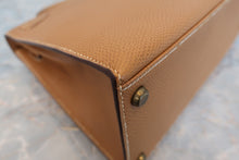 Load image into Gallery viewer, HERMES KELLY 28 Graine Couchevel leather Natural Hand bag 700050287