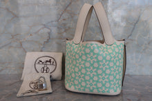 Load image into Gallery viewer, HERMES PICOTIN LOCK Micro(micro) Lucky Daisy Swift leather Nata/Vert B Engraving Hand bag 700080187