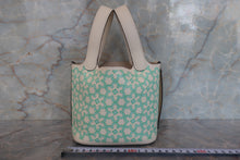 Load image into Gallery viewer, HERMES PICOTIN LOCK Micro(micro) Lucky Daisy Swift leather Nata/Vert B Engraving Hand bag 700080187