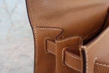 Load image into Gallery viewer, HERMES KELLY 28 Graine Couchevel leather Natural Hand bag 700050287