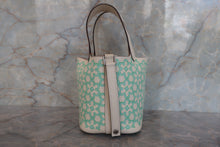 Load image into Gallery viewer, HERMES PICOTIN LOCK Micro(micro) Lucky Daisy Swift leather Nata/Vert B Engraving Hand bag 700080187