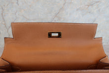 Load image into Gallery viewer, HERMES KELLY 28 Graine Couchevel leather Natural Hand bag 700050287