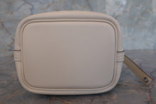 Load image into Gallery viewer, HERMES PICOTIN LOCK Micro(micro) Lucky Daisy Swift leather Nata/Vert B Engraving Hand bag 700080187