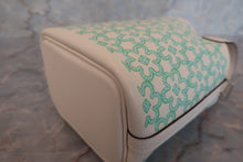 Load image into Gallery viewer, HERMES PICOTIN LOCK Micro(micro) Lucky Daisy Swift leather Nata/Vert B Engraving Hand bag 700080187