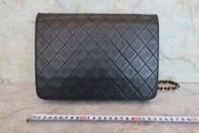 Load image into Gallery viewer, CHANEL Matelasse push lock chain shoulder bag Lambskin Black/Gold Hardware Shoulder bag 800080173