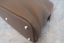 Load image into Gallery viewer, HERMES/BOLIDE 31 Clemence leather Etoupe gray A Engraving Shoulder bag 800070083