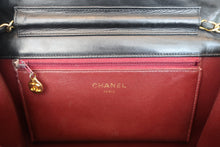 Load image into Gallery viewer, CHANEL Matelasse push lock chain shoulder bag Lambskin Black/Gold Hardware Shoulder bag 800080173