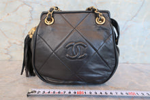 將圖片載入圖庫檢視器 CHANEL/シャネル ココマークフリンジチェーンショルダーバッグ ラムスキン ブラック/ゴールド金具 ショルダーバッグ 700090244