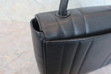 画像をギャラリービューアに読み込む, CHANEL/シャネル マドモアゼルハンドバッグ キャビアスキン ブラック/ゴールド金具 ハンドバッグ 800030016