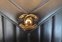Load image into Gallery viewer, CHANEL  V-Stitch chain shoulder bag Lambskin Black/Gold hadware Shoulder bag 700090234