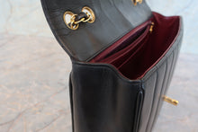 Load image into Gallery viewer, CHANEL  V-Stitch chain shoulder bag Lambskin Black/Gold hadware Shoulder bag 700090234