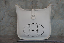 Load image into Gallery viewer, HERMES EVELYNE 2PM Clemence leather  white  □I Engraving Shoulder bag 700080150