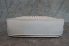 Load image into Gallery viewer, HERMES EVELYNE 2PM Clemence leather  white  □I Engraving Shoulder bag 700080150