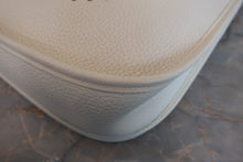 Load image into Gallery viewer, HERMES EVELYNE 2PM Clemence leather  white  □I Engraving Shoulder bag 700080150