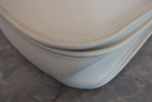 Load image into Gallery viewer, HERMES EVELYNE 2PM Clemence leather  white  □I Engraving Shoulder bag 700080150