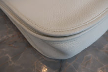 Load image into Gallery viewer, HERMES EVELYNE 2PM Clemence leather  white  □I Engraving Shoulder bag 700080150