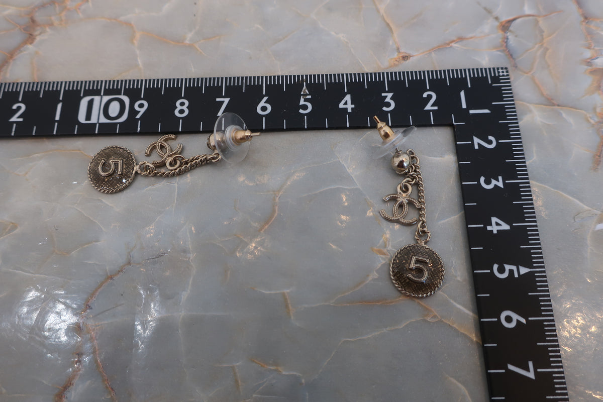 お値下げ　シャネル　CHANEL ぶら下がりピアス CHANELシャネル 【正規品】ココマークぶら下がりピアス ゴールド