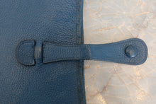 Load image into Gallery viewer, HERMES  EVELYNE1 GM Clemence leather Blue □J Engraving Shoulder bag 700020124