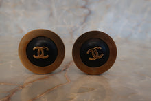 將圖片載入圖庫檢視器 CHANEL/シャネル ココマークラウンドイヤリング 金メッキ ゴールド イヤリング 500100126