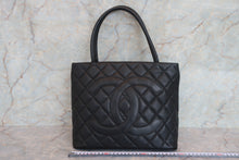 Load image into Gallery viewer, CHANEL Medallion Tote Caviar skin Black/Gold hadware Tote bag 700080172