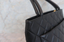 Load image into Gallery viewer, CHANEL Medallion Tote Caviar skin Black/Gold hadware Tote bag 700080172