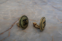 將圖片載入圖庫檢視器 CHANEL/シャネル ココマークラウンドイヤリング 金メッキ ゴールド イヤリング 500100119