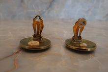 將圖片載入圖庫檢視器 CHANEL/シャネル ココマークラウンドイヤリング 金メッキ ゴールド イヤリング 500100119