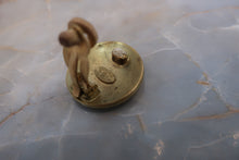 將圖片載入圖庫檢視器 CHANEL/シャネル ココマークラウンドイヤリング 金メッキ ゴールド イヤリング 500100119