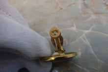 將圖片載入圖庫檢視器 CHANEL/シャネル ココマークラウンドイヤリング 金メッキ ゴールド イヤリング 500100119