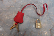 Load image into Gallery viewer, HERMES  KELLY 35 Gulliver leather Vermillon 〇Z Engraving Shoulder bag 700090182
