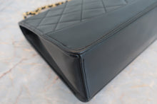 Load image into Gallery viewer, CHANEL 2.55 Matelasse chain shoulder bag Lambskin Black/Gold hadware Shoulder bag 700080153