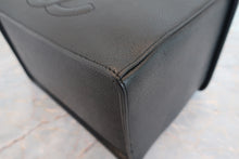 Load image into Gallery viewer, CHANEL CC mark 2WAY Vanity Caviar skin Black/Gold hadware Vanity 700080166