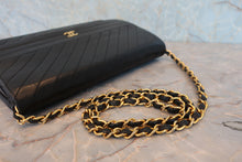 將圖片載入圖庫檢視器 CHANEL/シャネル バイアスステッチプッシュロックチェーンショルダーバッグ ラムスキン ブラック/ゴールド金具 ショルダーバッグ 800080167